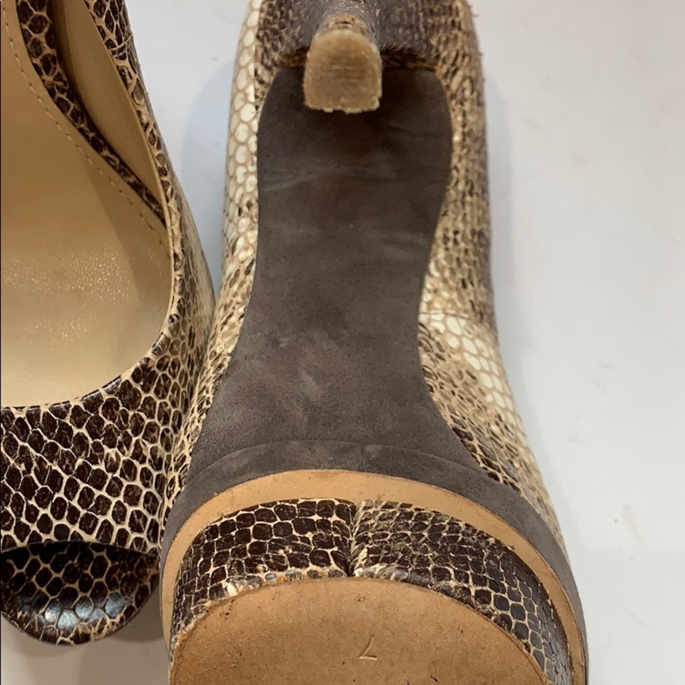 Shoes - Picture 8 of 9
